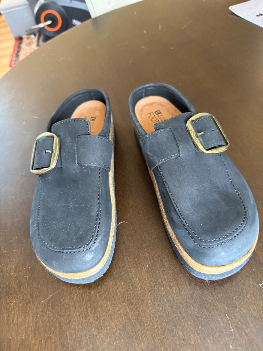 White Mountain black suede, size 8 slip on